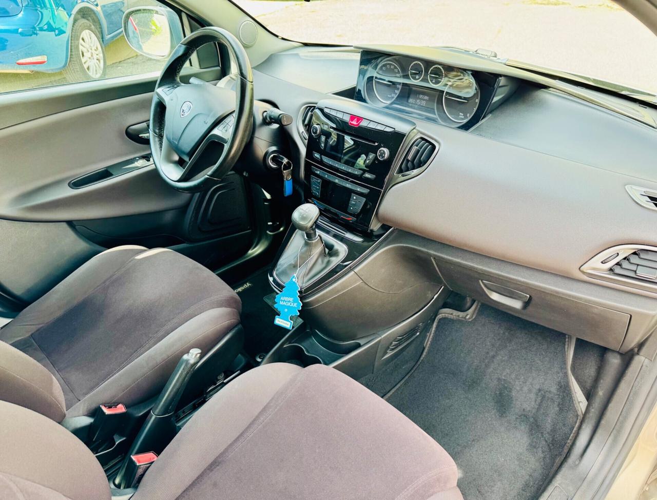 Lancia Ypsilon 0.9 TwinAir 85 CV Cambio Automatico