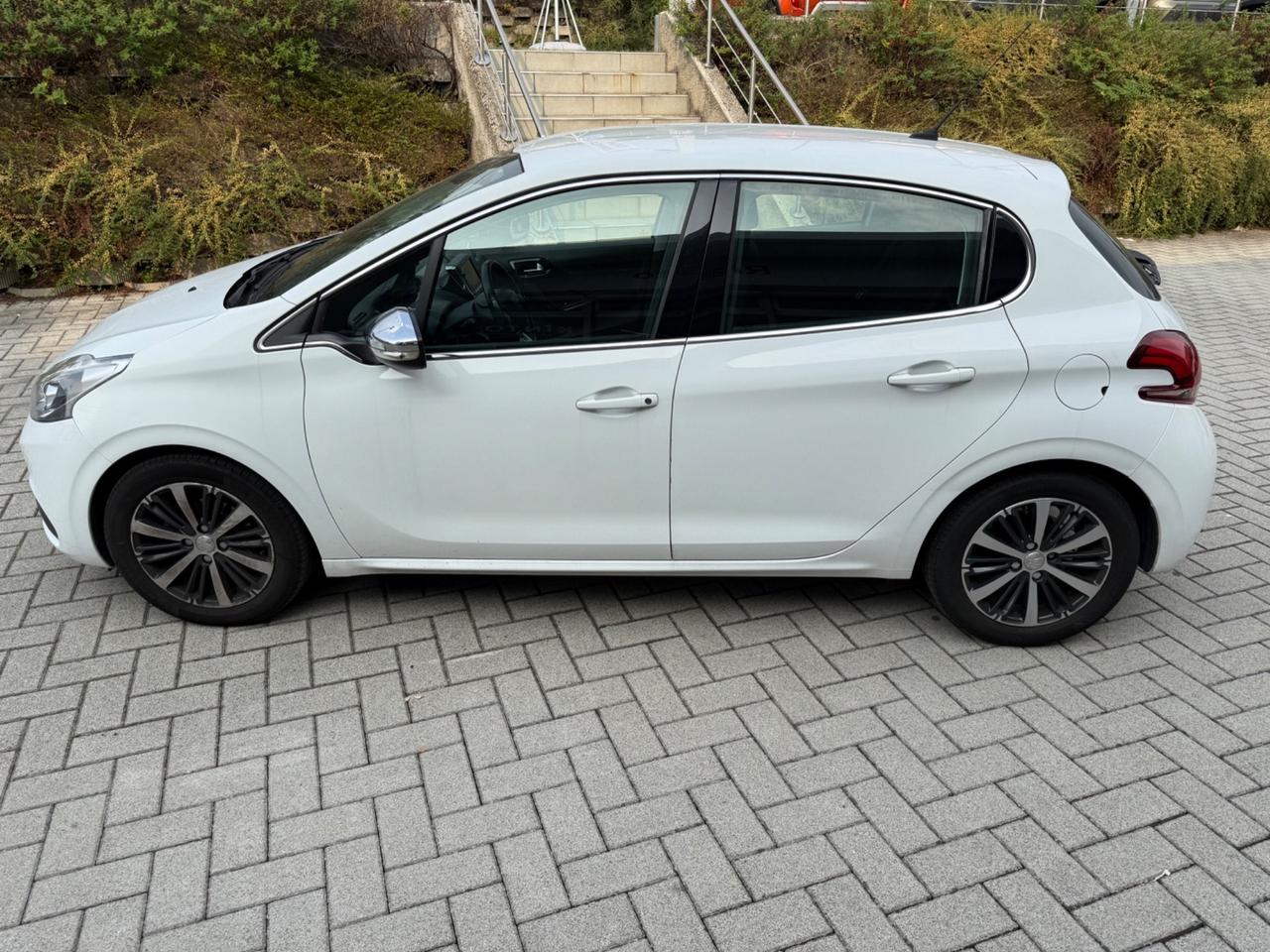 Peugeot 208 PureTech 82 3 porte Allure
