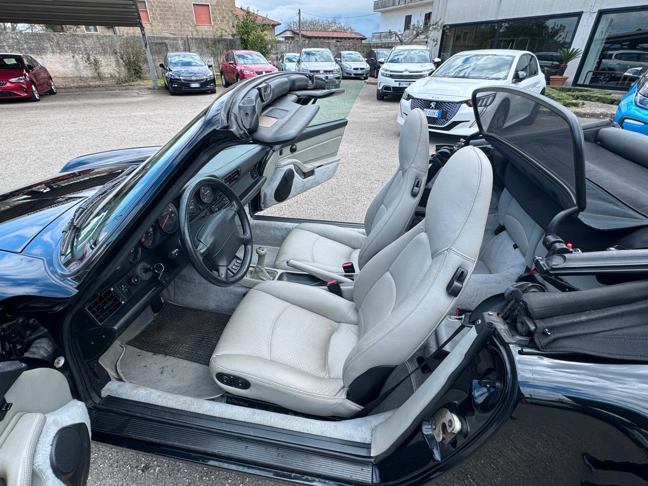 PORSCHE 911 CARRERA 4 993 CABRIOLET