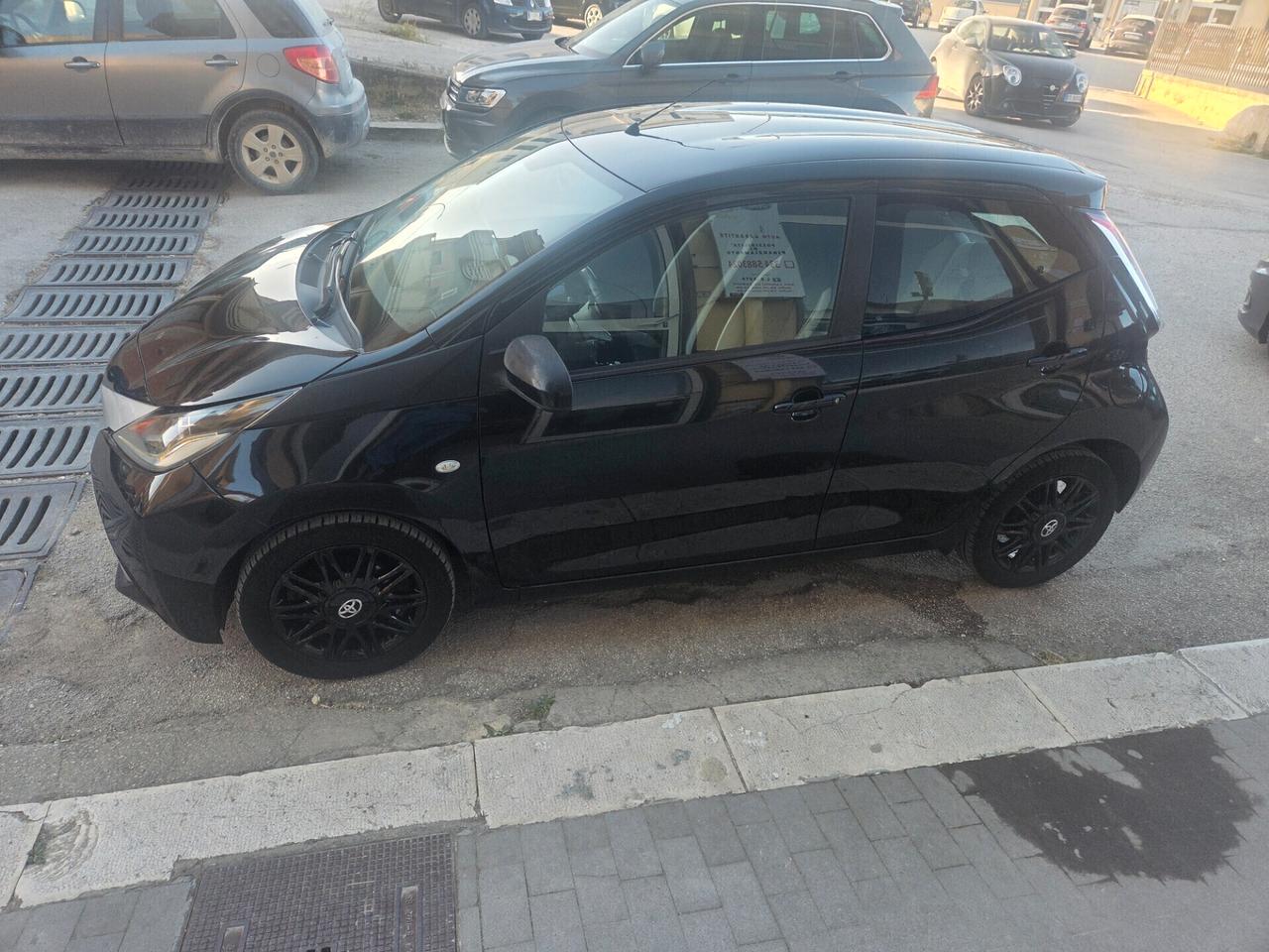 TOYOTA AYGO 1.0 BENZ 70 CV AUTOMATICA KM CERTIFICATI