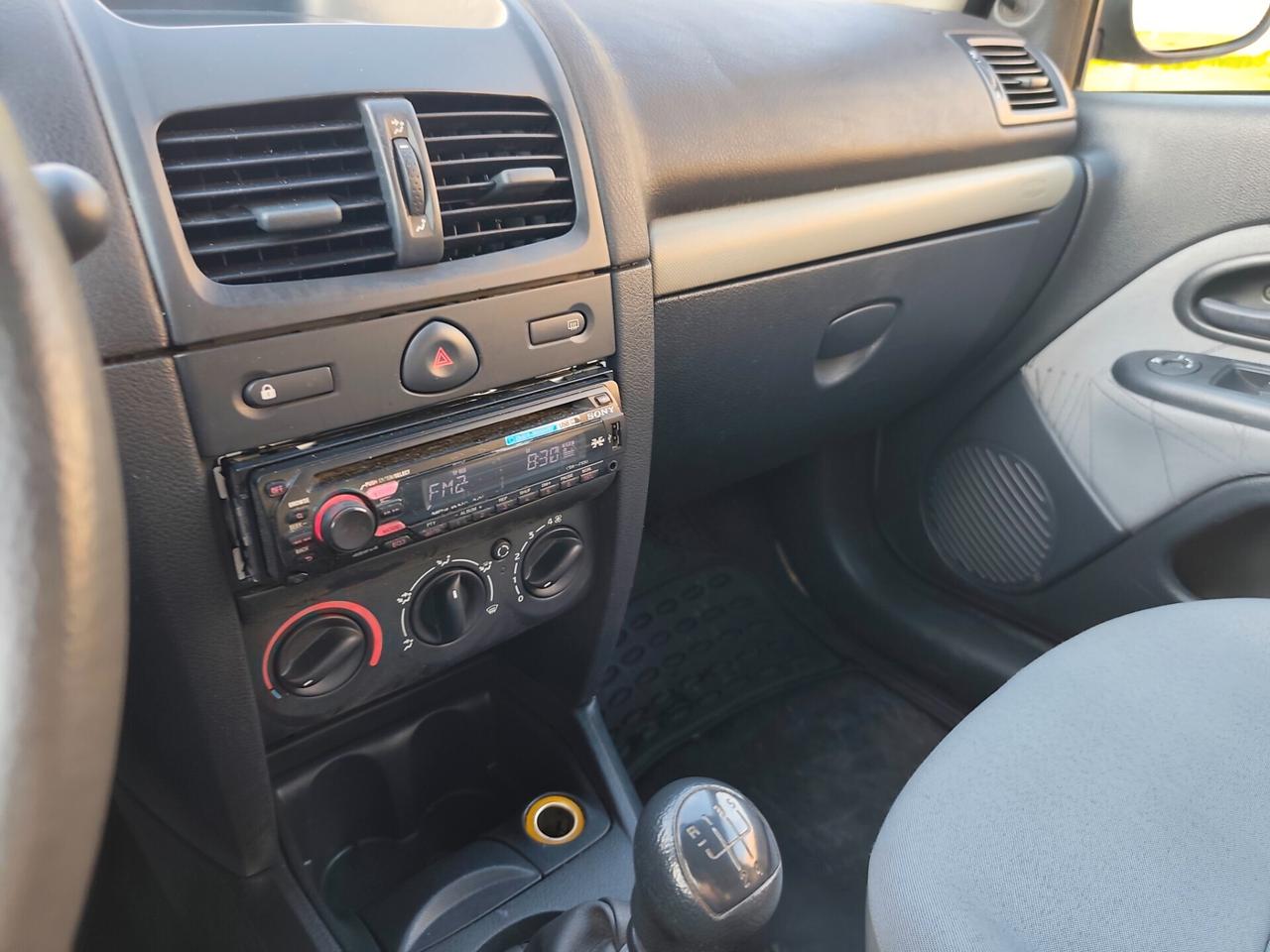 Renault Clio 1.2 16V Benz Dynamic