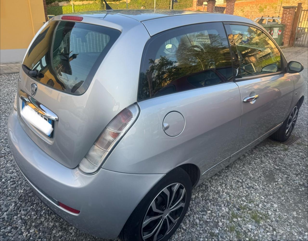 Lancia Ypsilon 1.2 benzina adatta neopatentati