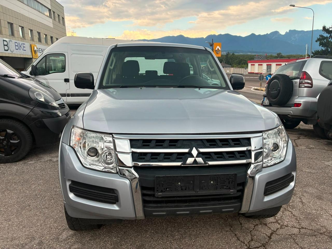 Mitsubishi Pajero 3.2 DI-D 3PORTE GANCIO TRAINO - MANUALE
