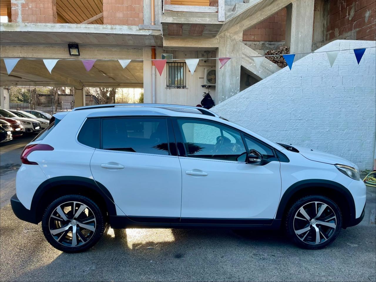 Peugeot 2008 BlueHDi 120 S&S Allure retrocamera navigatore ecc