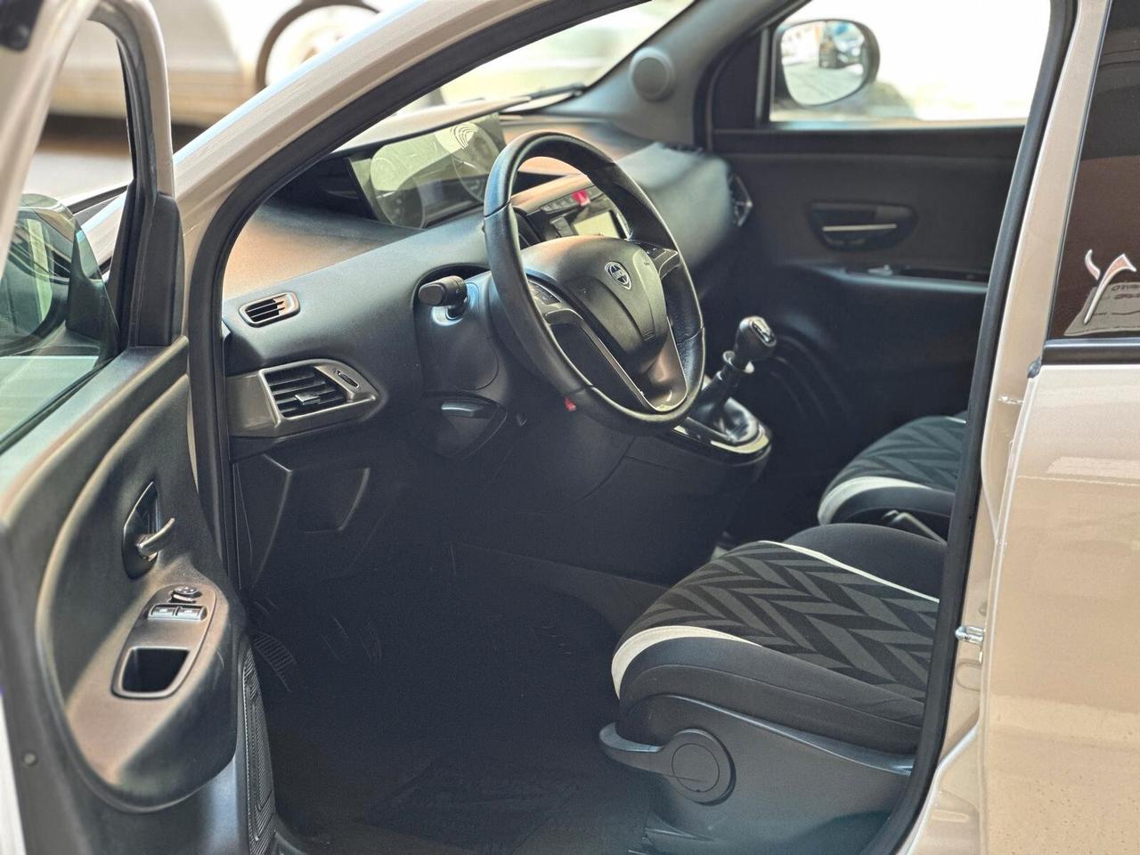 Lancia Ypsilon 1.2 69CV 5 porte Gold