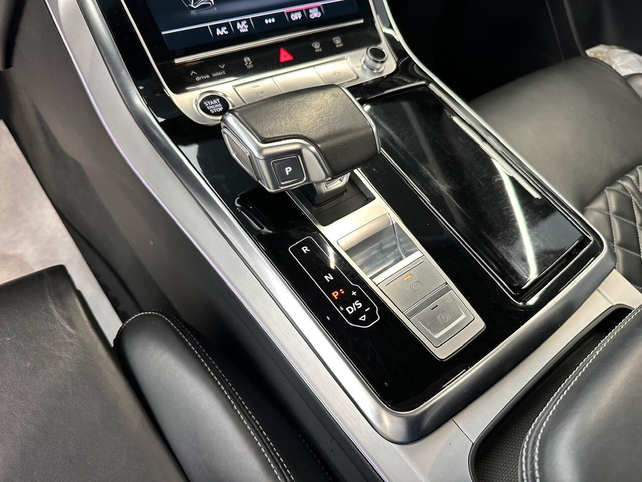 AUDI Q8 50 TDI 286 CV TETTO S LINE FULL