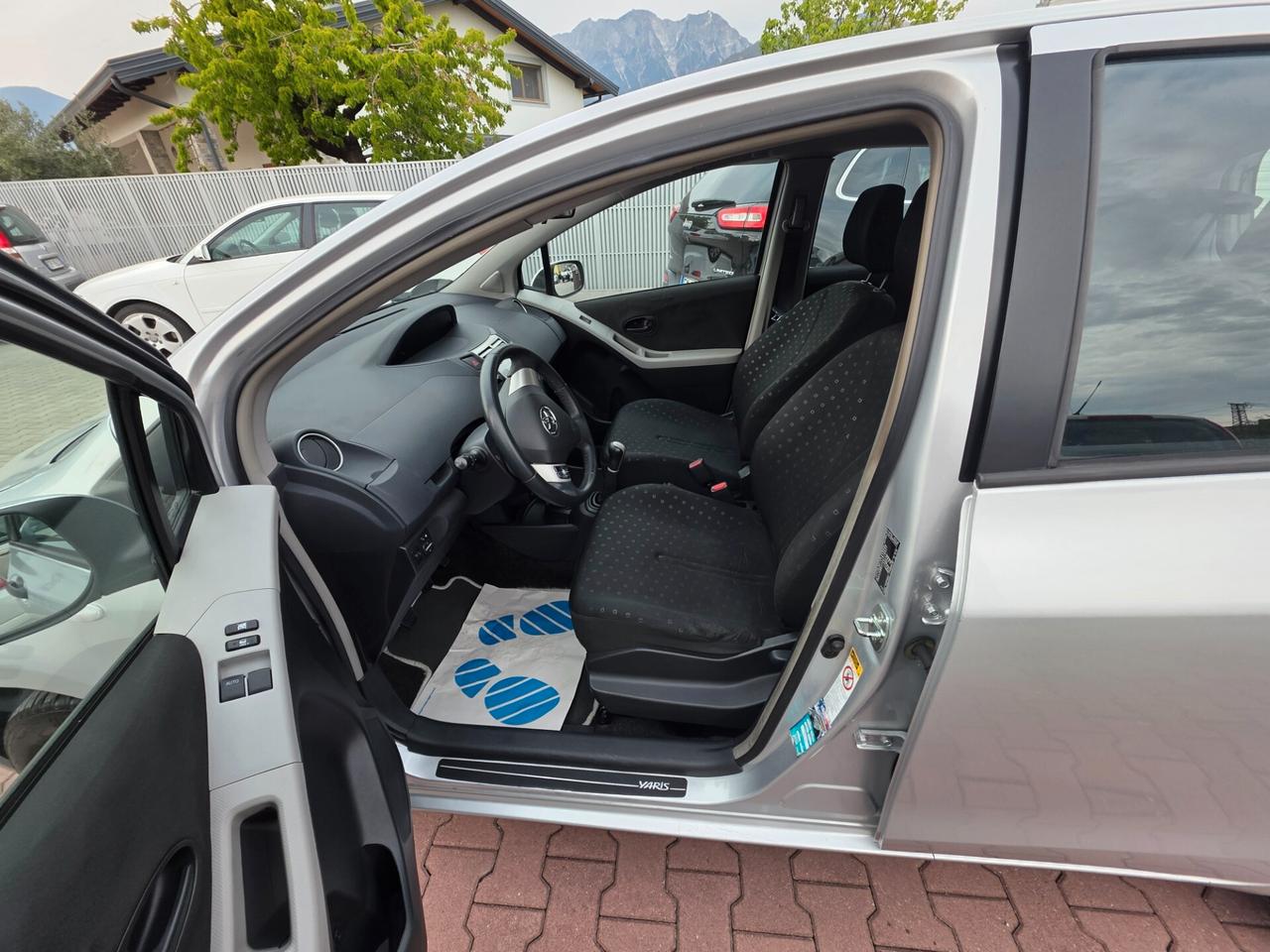 Toyota Yaris 1.0 5 porte