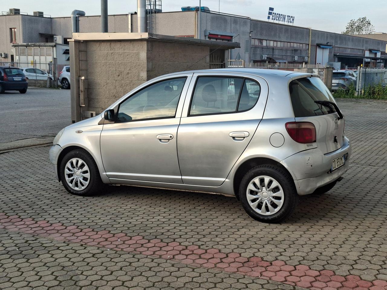 Toyota Yaris 1.3 Sol *EURO 4*