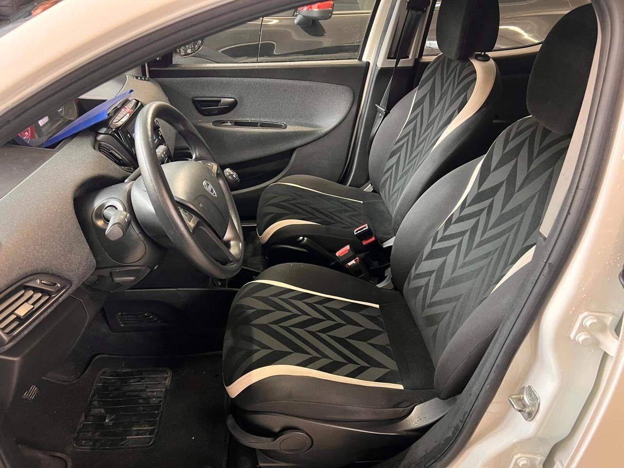 Lancia Ypsilon 1.0 FireFly 5 porte S&S Hybrid Gold