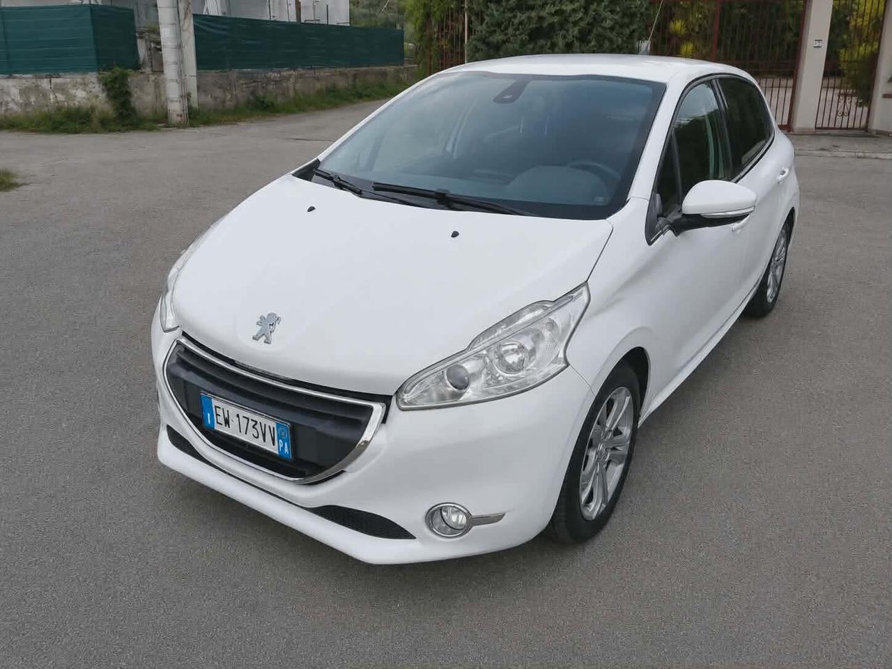 Peugeot 208 1.2 Benzina Allure – PARI AL NUOVO