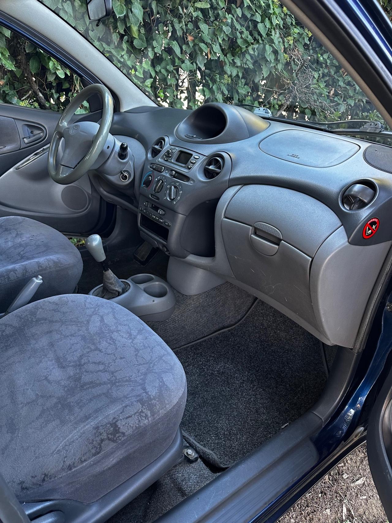 Toyota Yaris 1.0i 16V cat 3 porte Sol