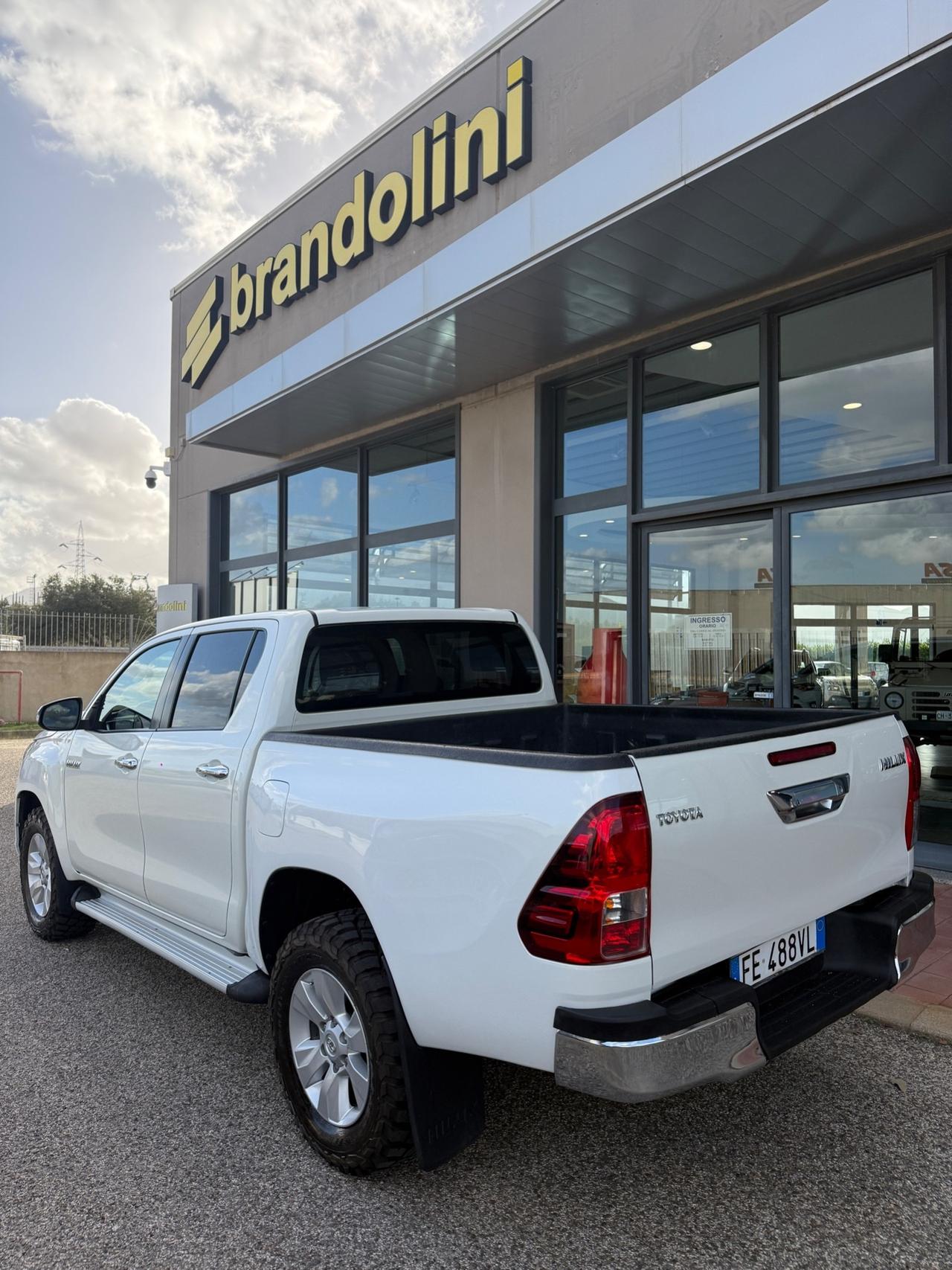 Toyota Hilux 2.4 D-4D 4WD Lounge my16"