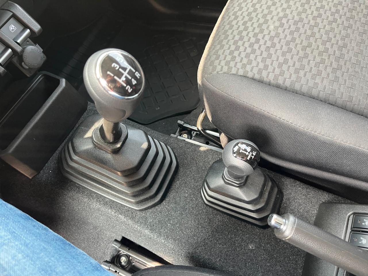 Suzuki Jimny 1.5 5MT PRO (N1) - 12/2023 - 9800km