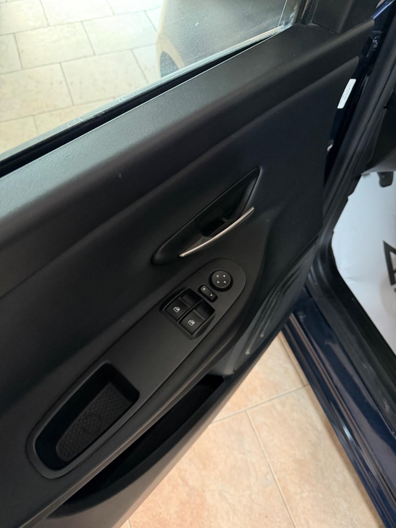 Lancia Ypsilon 0.9 TwinAir 85 CV 5 porte Metano Ecochic Platinum