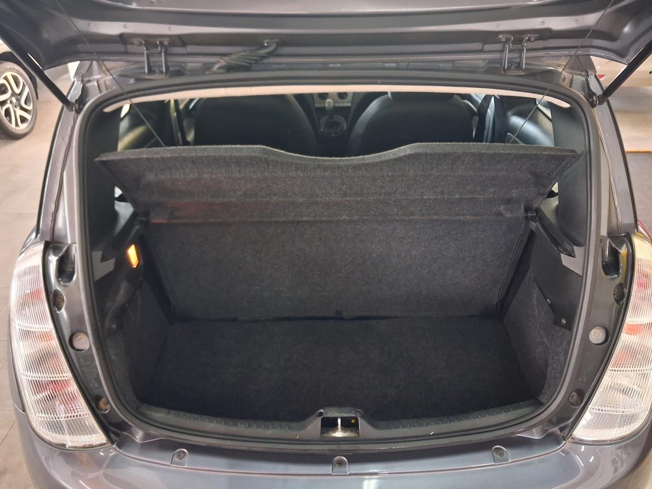 Lancia Ypsilon 1.3 MJT 75 CV Unyca