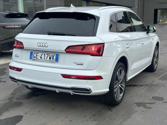 AUDI Q5 40 TDI quattro S tronic Business