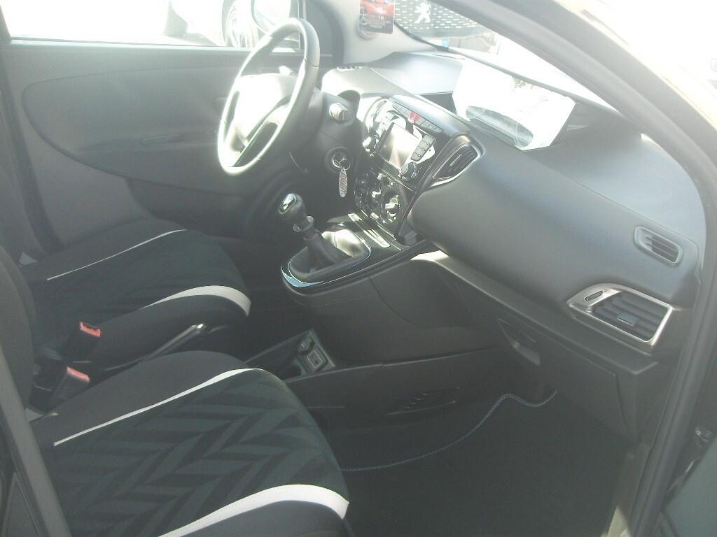 Lancia Ypsilon 1.2 69 CV Gold - 2016