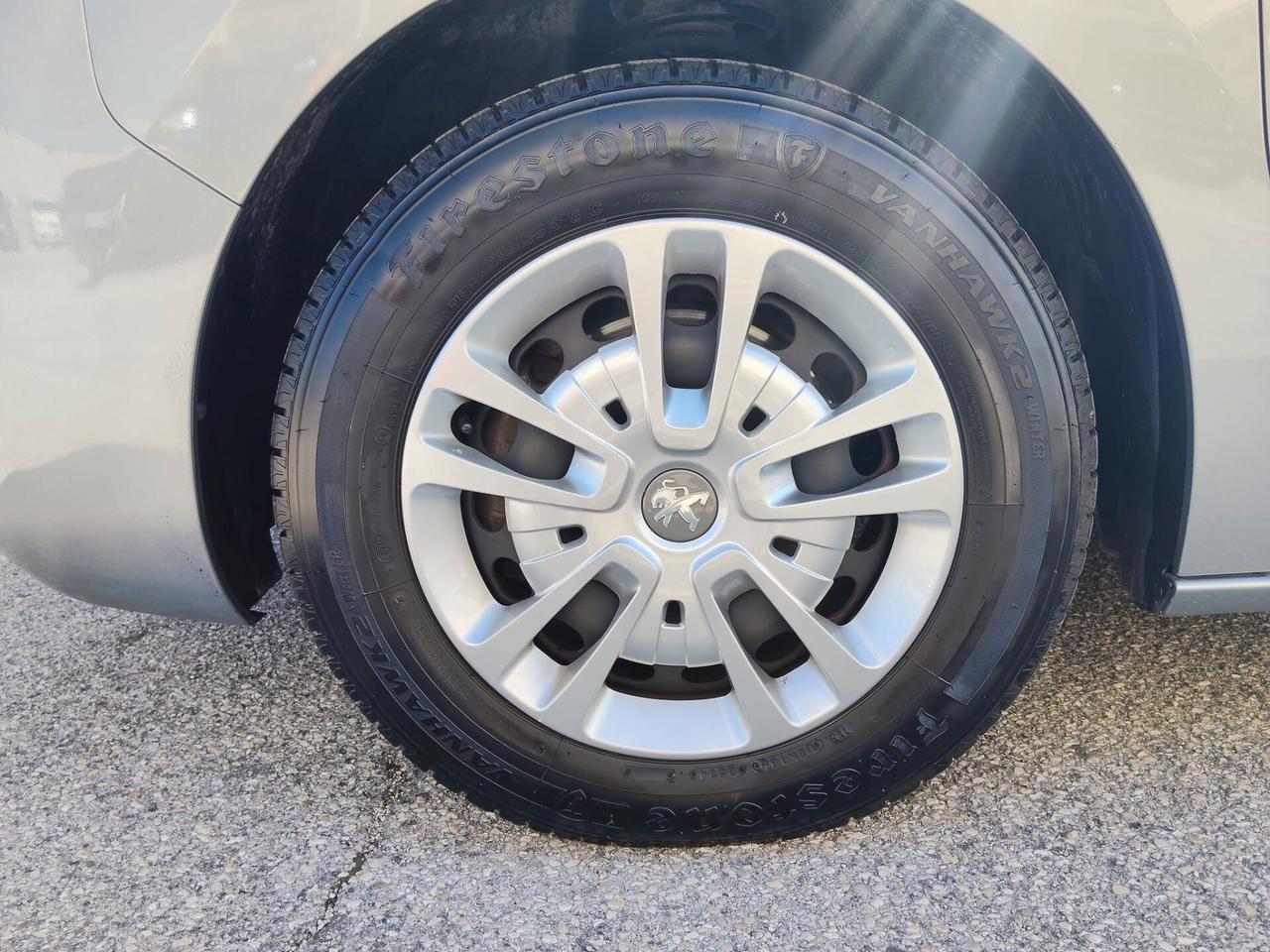 Peugeot Traveller Long Business 120 cv EAT8 9 Posti