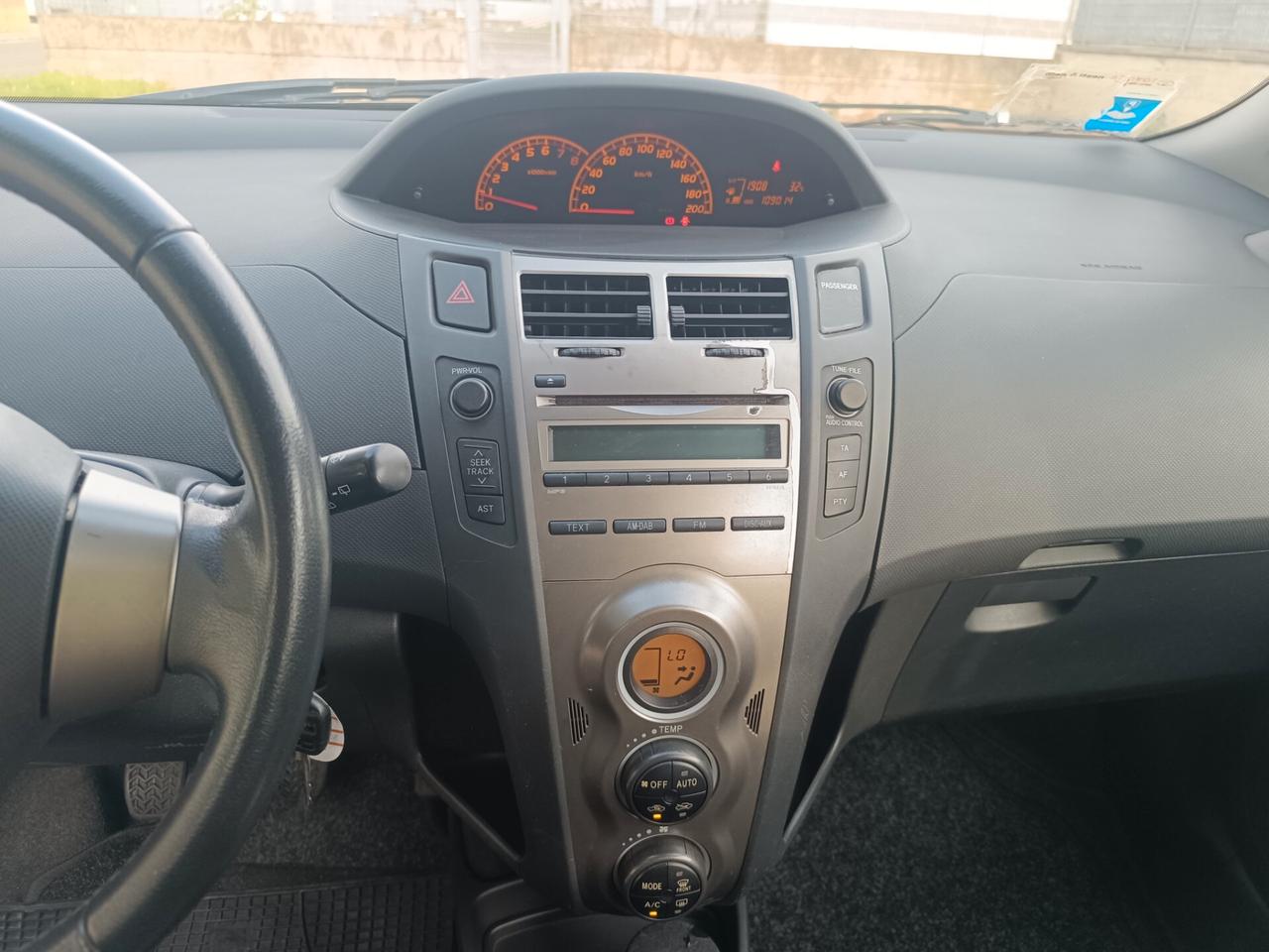 Toyota Yaris 1.0 5 porte SOLAMENTE 108.000 KM