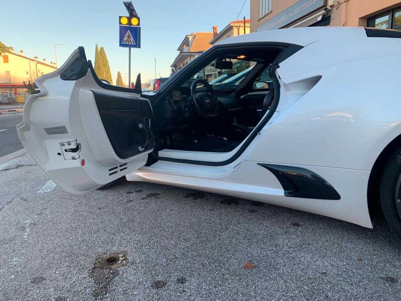 Alfa Romeo 4C 1750 TBi carbon