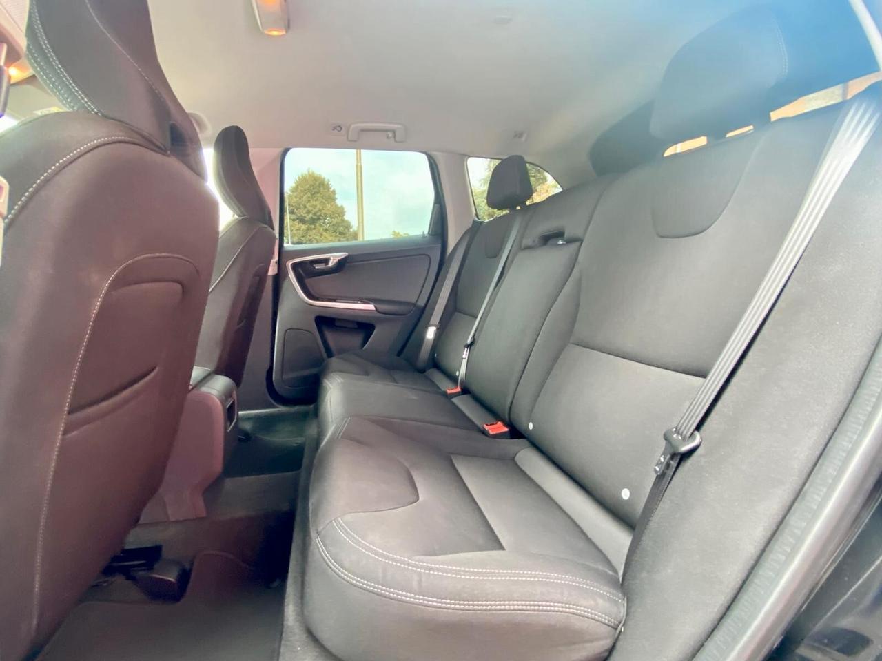 Volvo XC 60 XC60 D3 Geartronic R-design Momentum