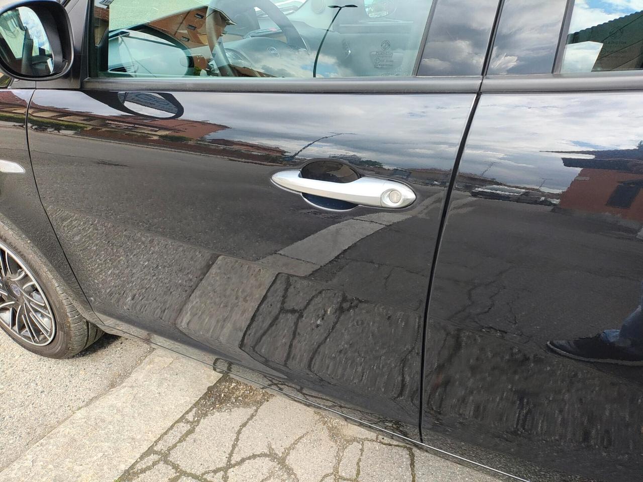 LANCIA YPSILON 1.0 HYBRID -2023