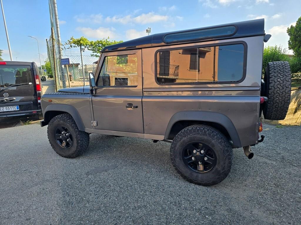 Land Rover Defender 90 TD5 SW DA VETRINA!