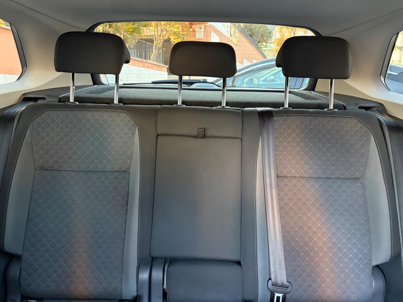 Volkswagen Tiguan 1.6 TDI R-Line strafull !!!