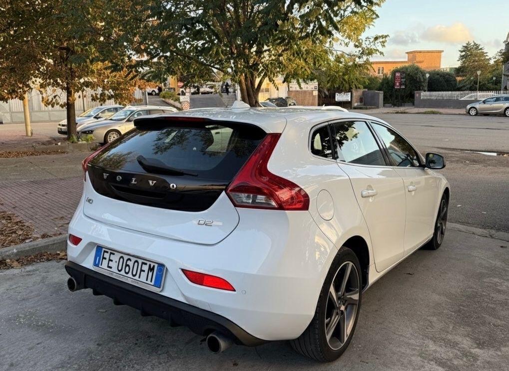 Volvo V40 D2 R-DESIGN