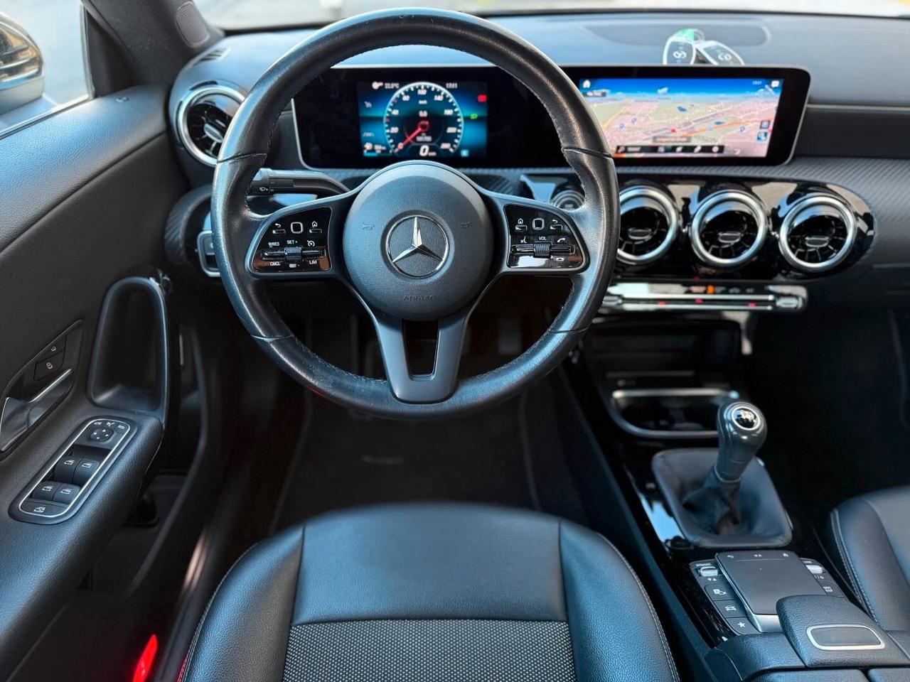 Mercedes-benz CLA 180 d Coupé Telecamera LED ParkAssist Navigazione