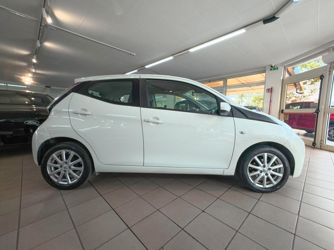Toyota Aygo 1.0 VVT-i 69 CV 5 porte x-cool