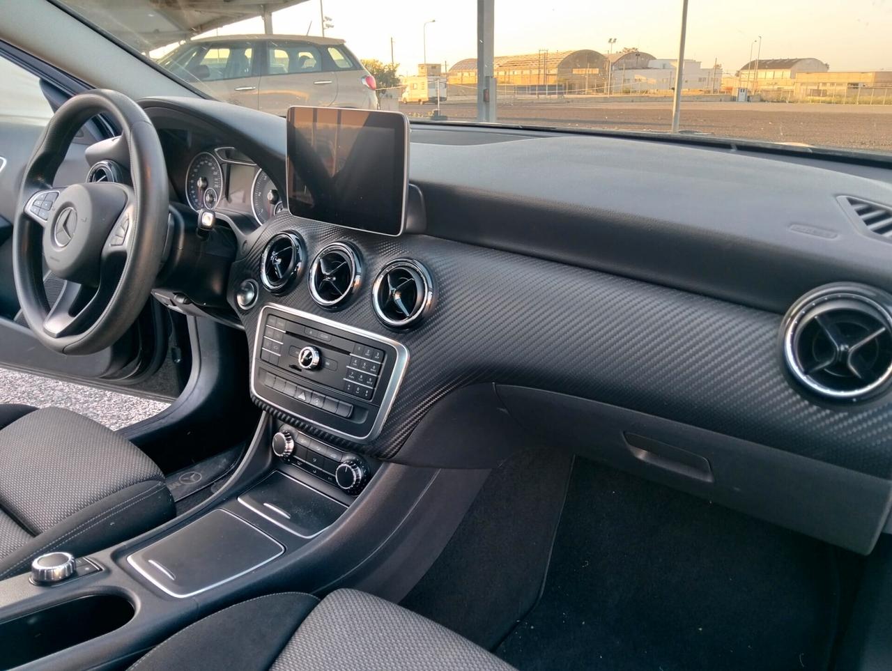 Mercedes-benz GLA 200 d Automatic Premium