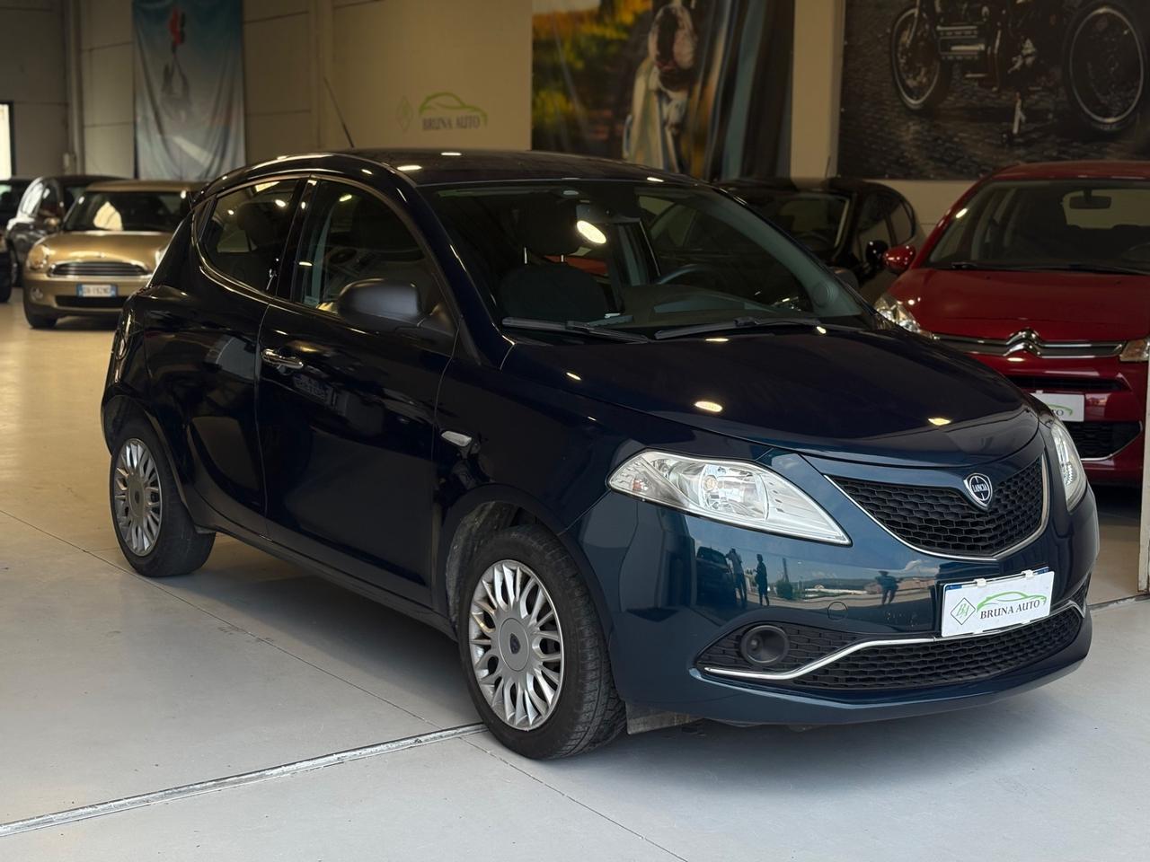 Lancia Ypsilon 1.2 69 CV 5 porte Gold