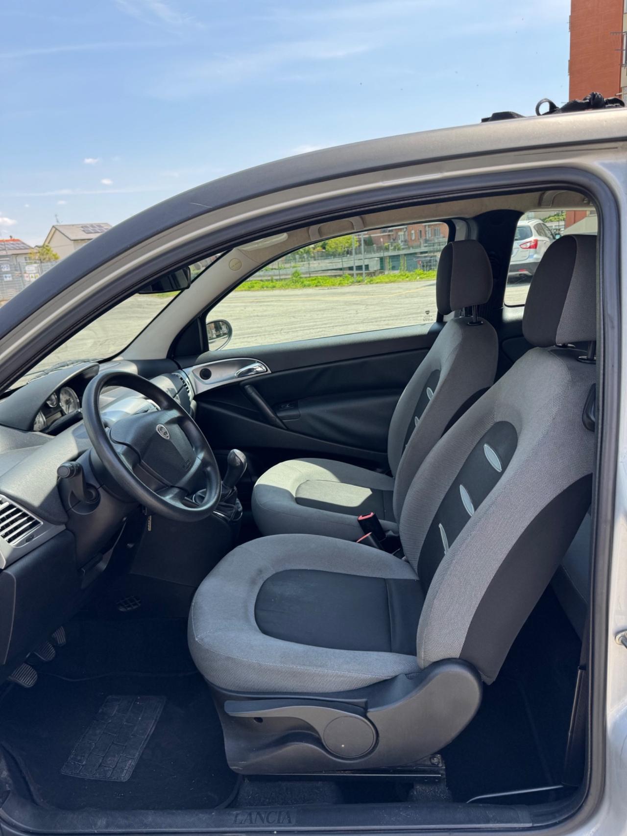 Lancia Ypsilon 1.3 MJT 75 CV Oro