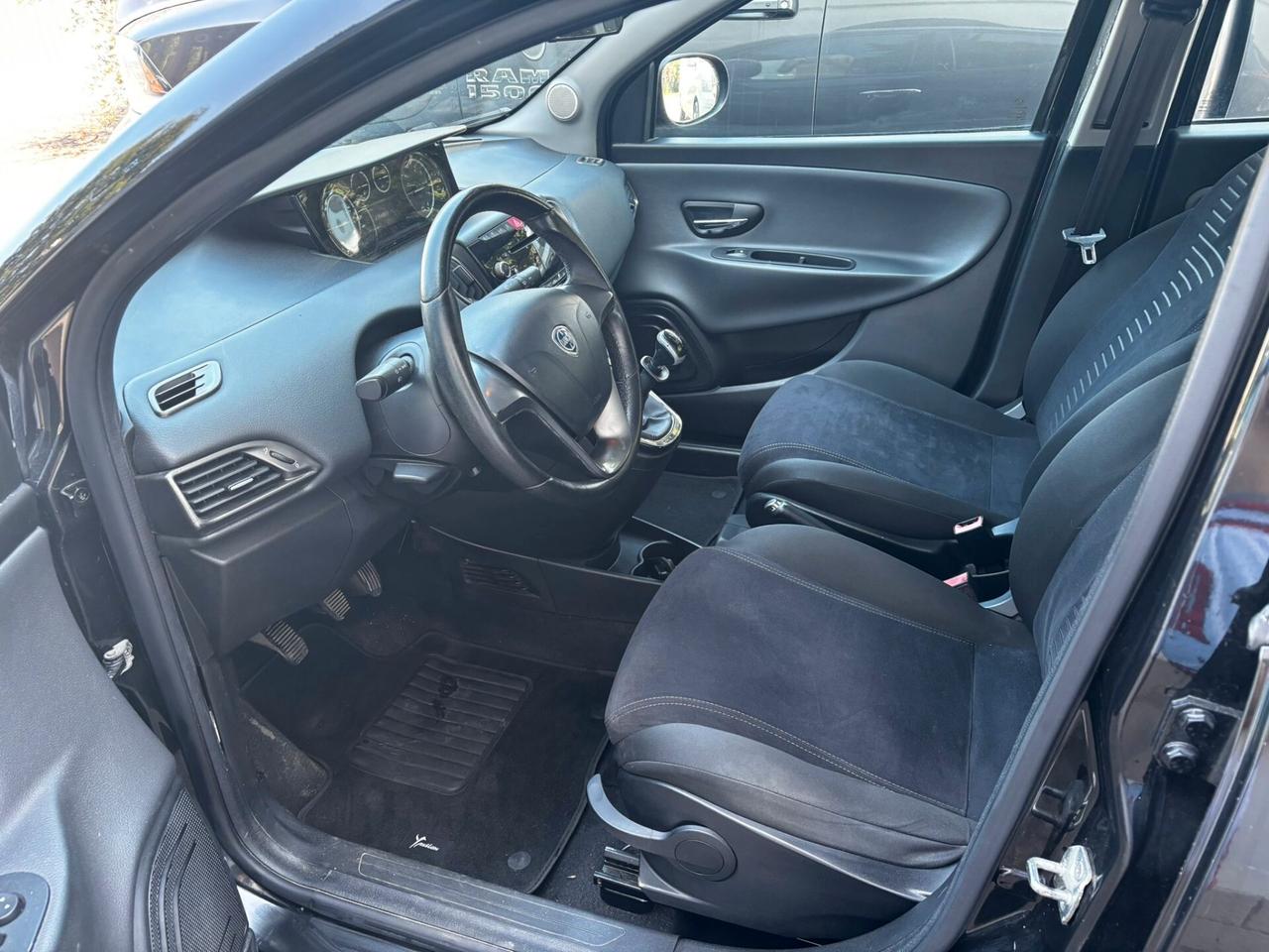 Lancia Ypsilon 1.2 69 CV 5 porte GPL Ecochic Silver IDONEA PER NEOPATENTATI PERMUTABILE