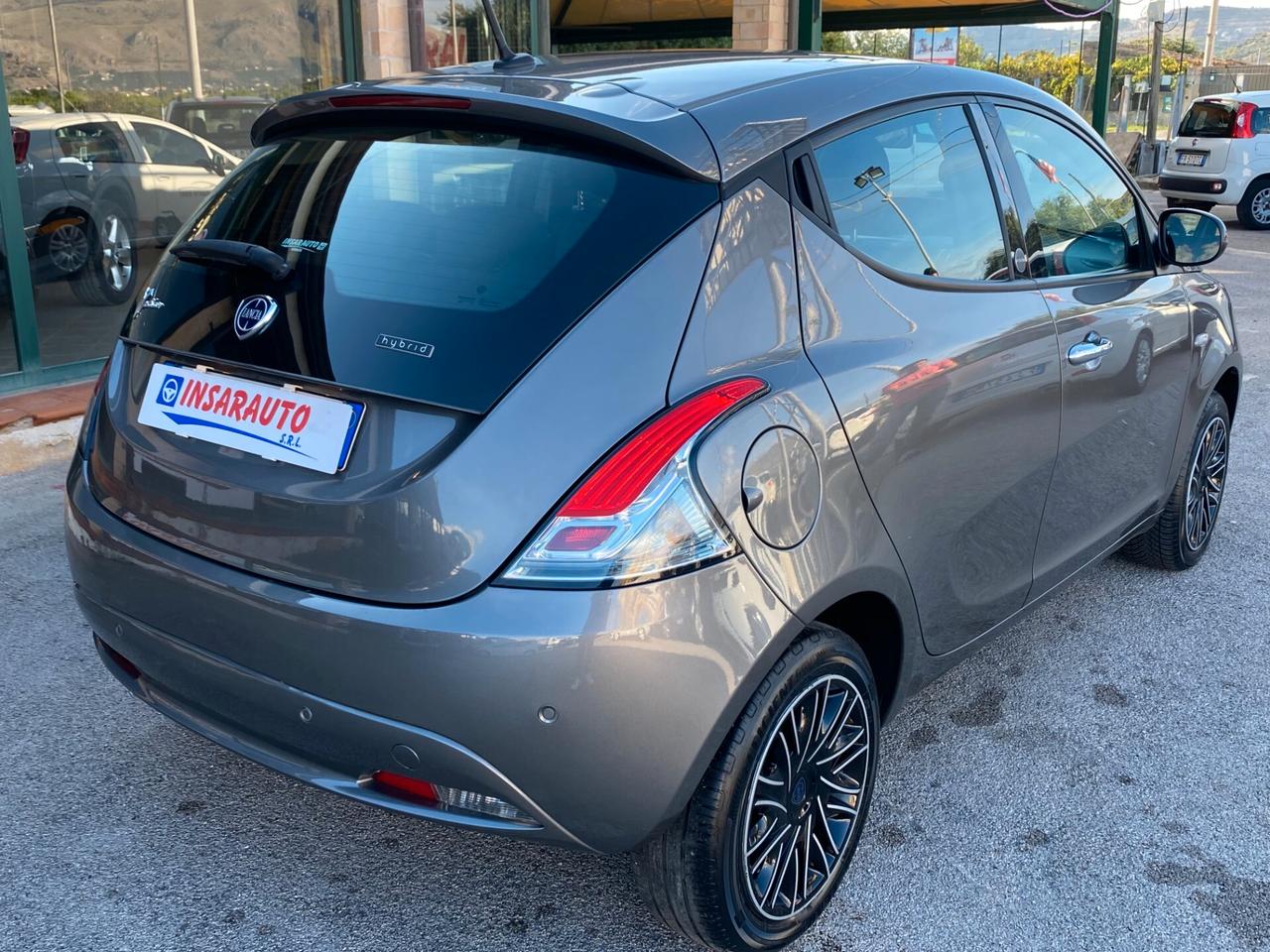 Lancia Ypsilon 1.0 FireFly 5 porte S&S Hybrid Ecochic Silver