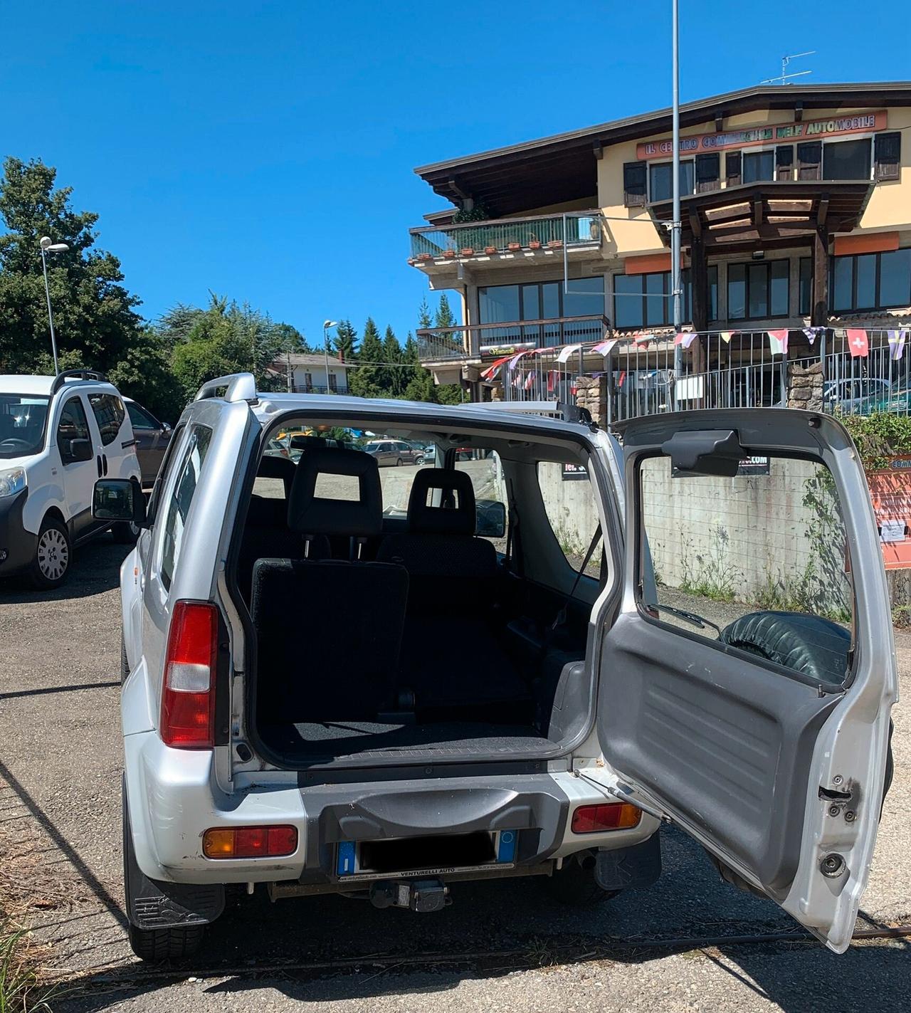 Suzuki Jimny TDI 4x4 ridotte-2008 175000 km-neo patentati-tagliandato, fuoristrada in ottime condizioni