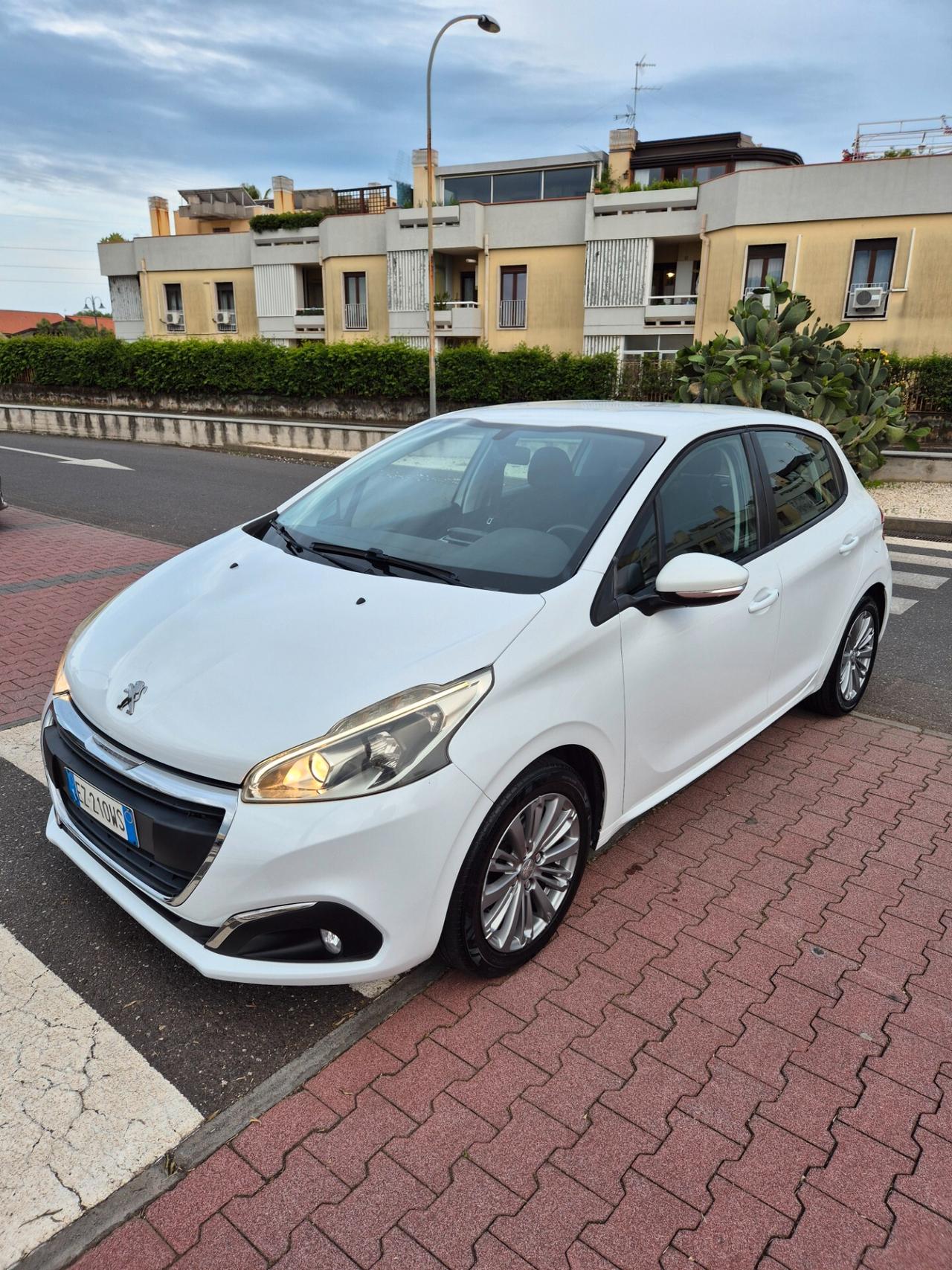 Peugeot 208 PureTech 82 5 porte Allure