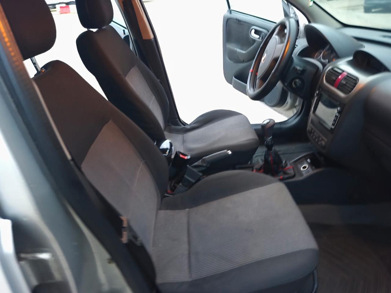 Opel Corsa 2005---1.2 Benzina Neopatentati