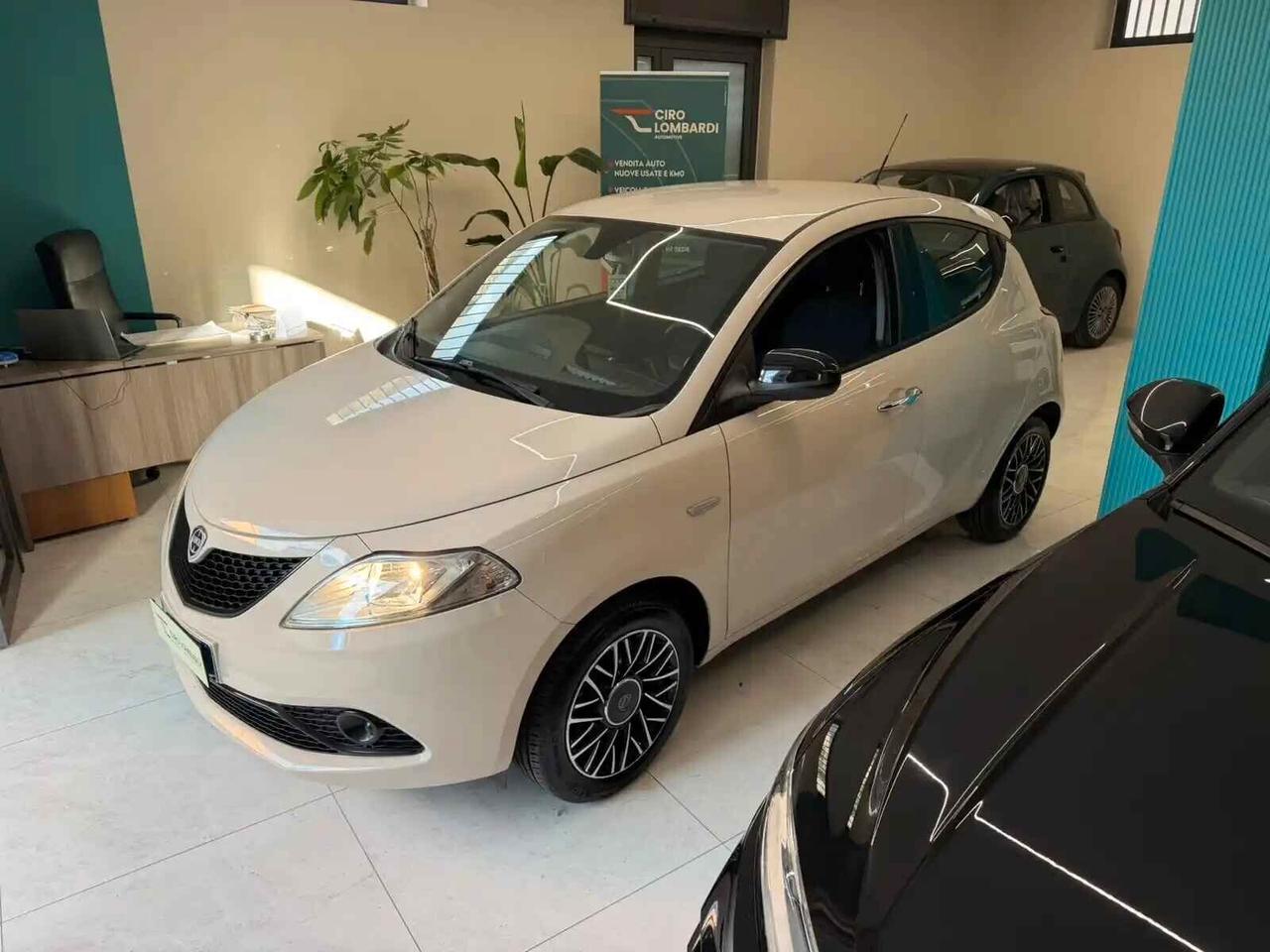 Lancia Ypsilon 1.2 69 CV 5 porte S&S Gold