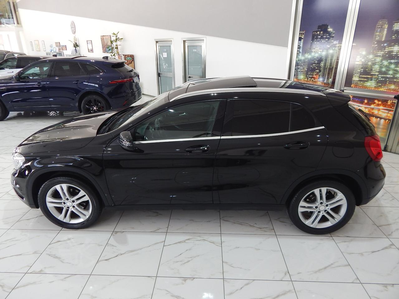 Mercedes-Benz GLA 200 d Sport Enduro Aut. TETTO-NAVI-PELLE-PARK-XENO-LED