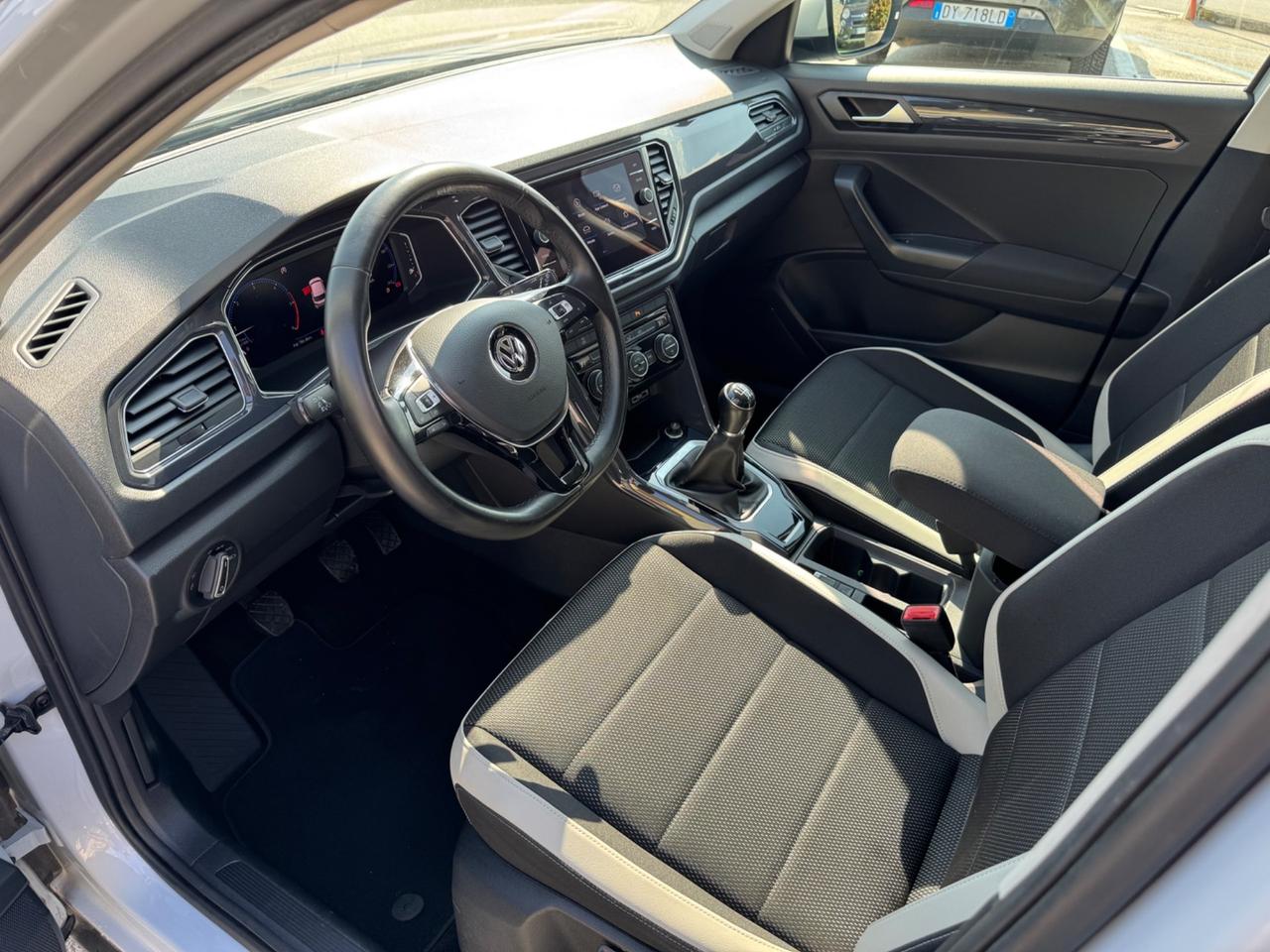 Volkswagen T-Roc 1.6 TDI SCR Advanced VIRTUAL, LED, TELECAMERA