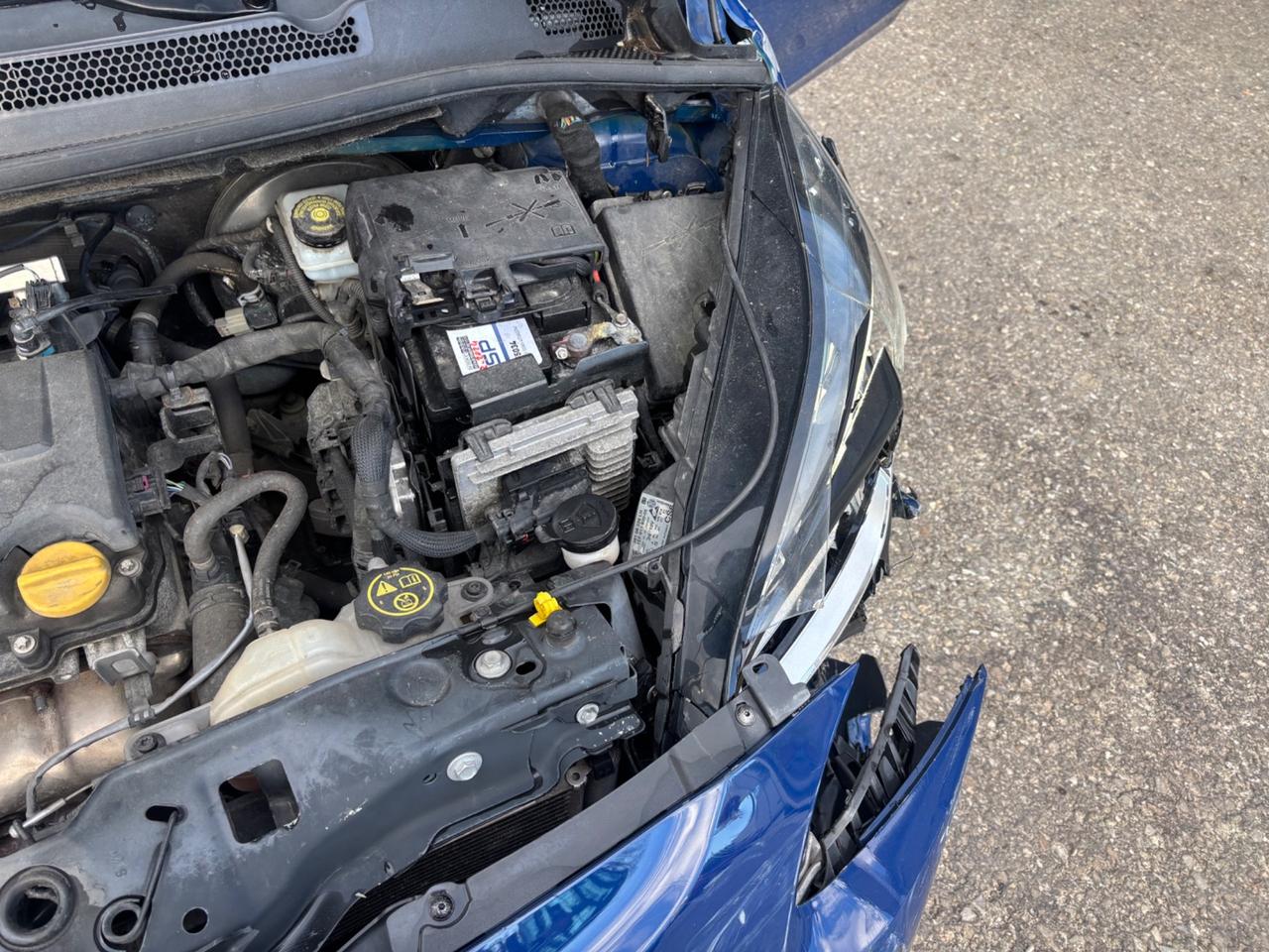 Opel Corsa 1.4 90CV GPL INCIDENTATA