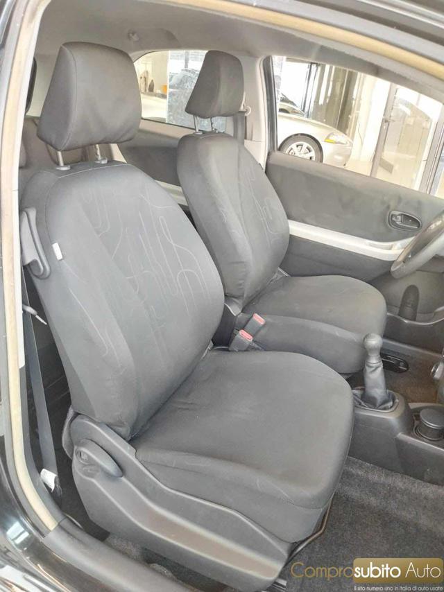 TOYOTA Yaris 1.0 3 porte Sol (Garanzia 12 Mesi)
