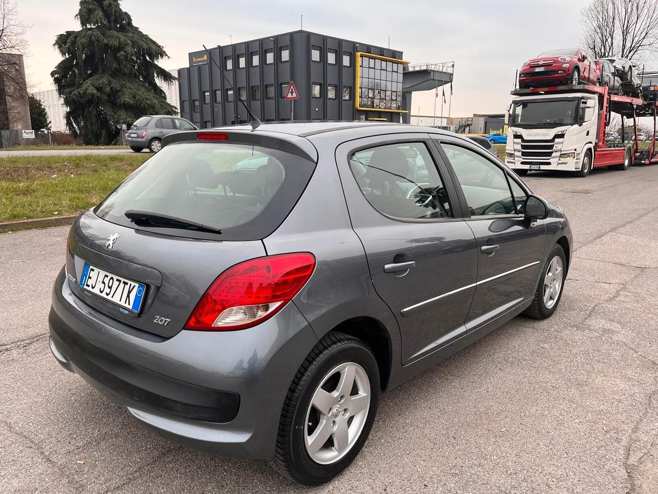 Peugeot 207 1.4 HDi 70CV 5p. Active