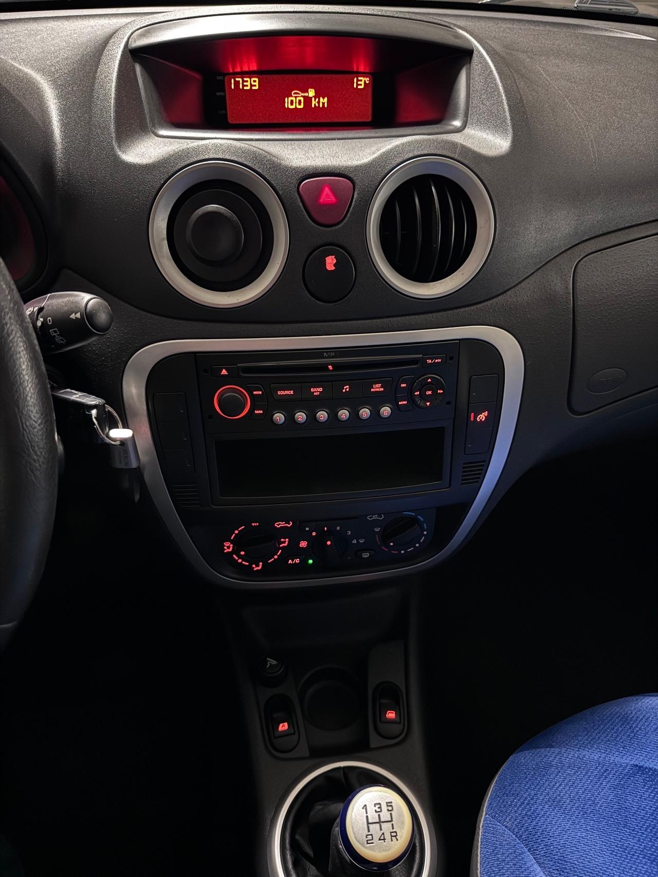 Citroën C2 1.1 VTR • Solo 42.110 km • Unico Proprietario