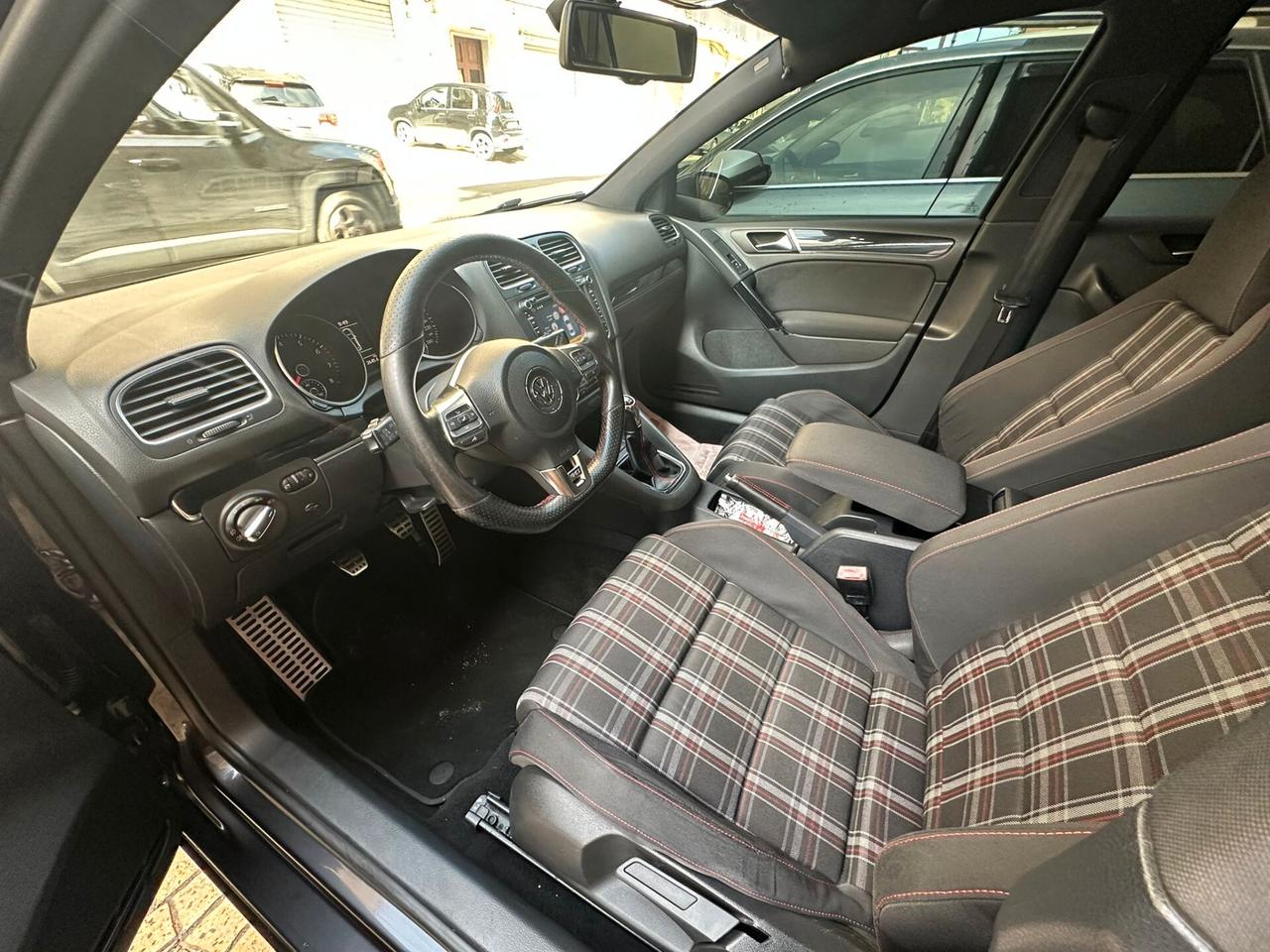 Volkswagen Golf GTI 2.0 TSI 5p.