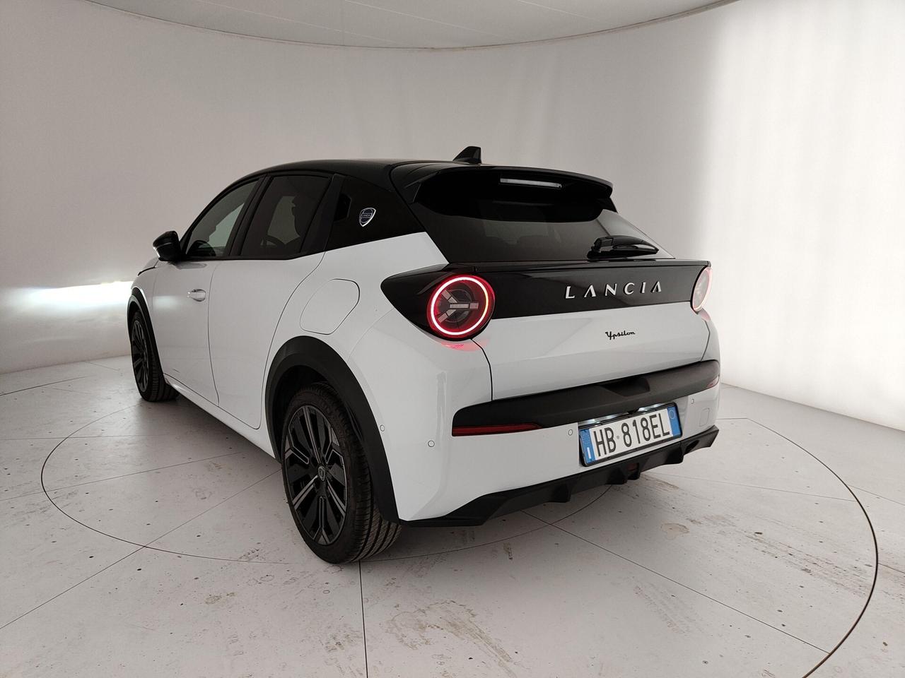 Lancia Ypsilon Hybrid e-DCT HF Line