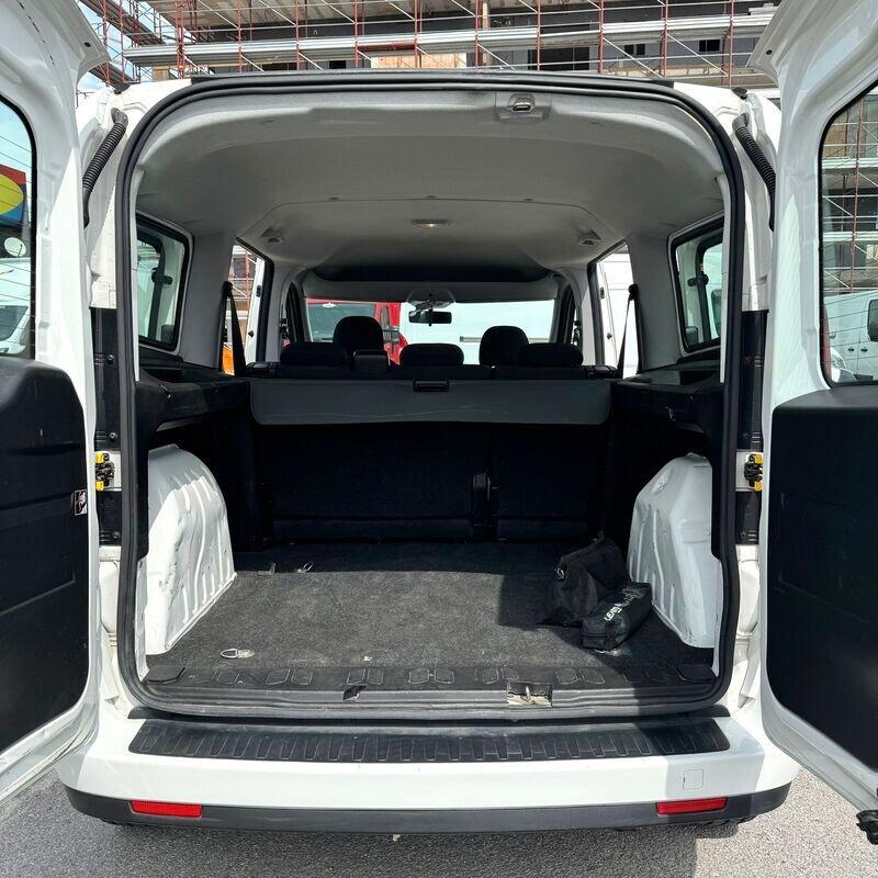 FIAT DOBLO' MAXI 1.6mjt AUTOCARRO 5 POSTI 2021