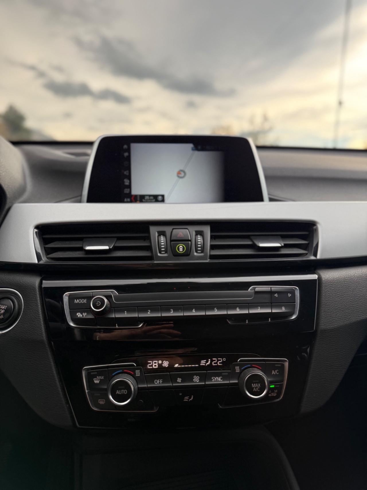 Bmw X1 sDrive18d xLine TOTAL BLACK